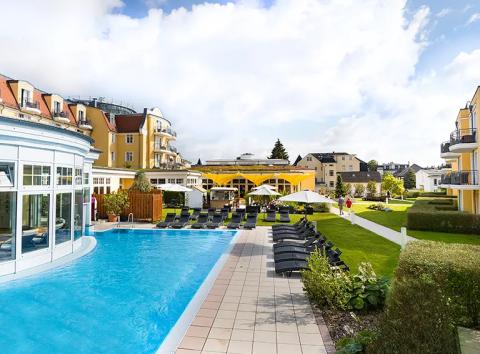 Der Au&szlig;enpool im Hotel Zur Post