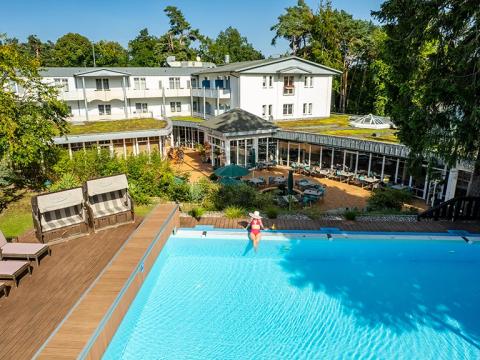 Ganzj&auml;hrige Entspannung im beheizten Au&szlig;enpool